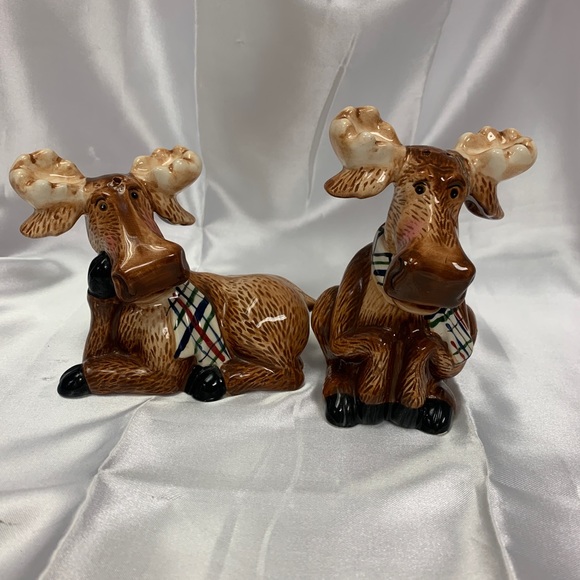 Vintage 2005 Young’s Moose Salt and Pepper Shakers - Picture 1 of 6